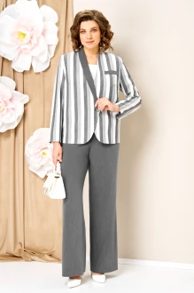 Брючный костюм Volna 1466 тройка серо-белый